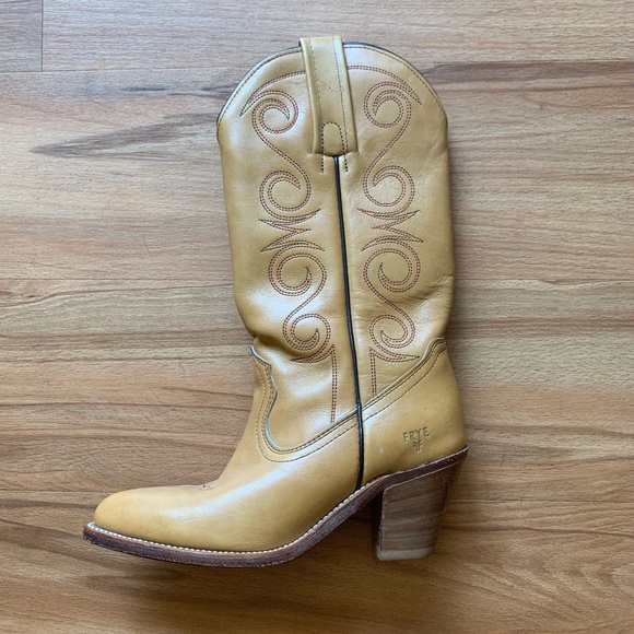 Frye Shoes - Frye light brown cowboy boots